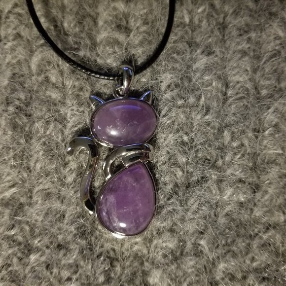 NWOT, amethyst gemstone cat pendant, silver plate on black cord, artisan made - Picture 1 of 4